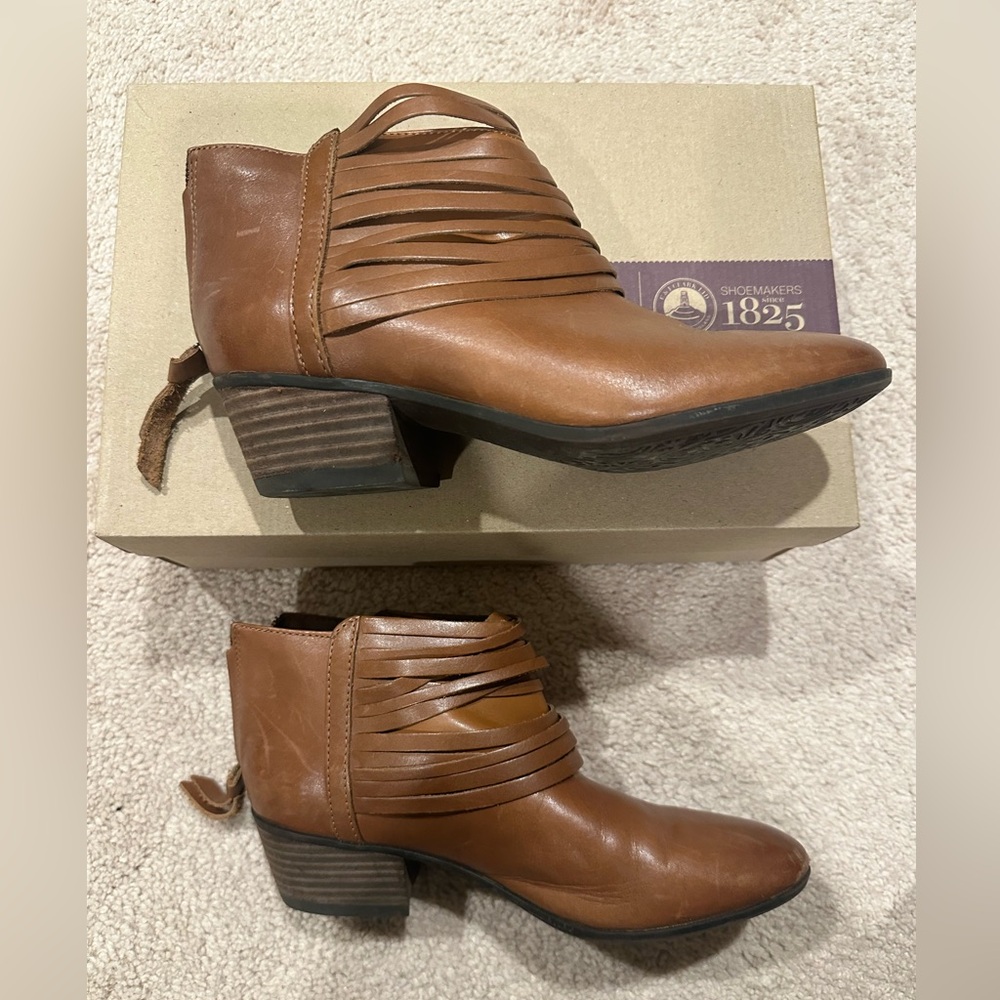 Clarks Spye Celeste Tan Ankle Booties, Size 6.5
